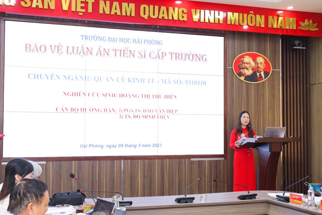 Nghiên cứu sinh Hoàng Thị Thu Hiên trình bày Luận án Tiến sĩ